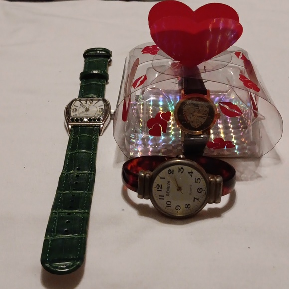 Geneva Quartz, Quartz, Vintage Fashion Watch Bundle - Picture 1 of 8